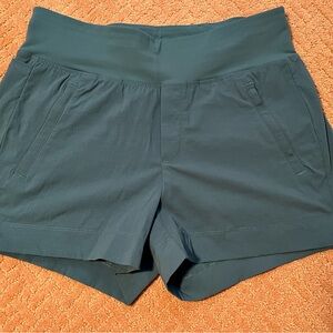 Athleta Trekkie North Short, Size 6